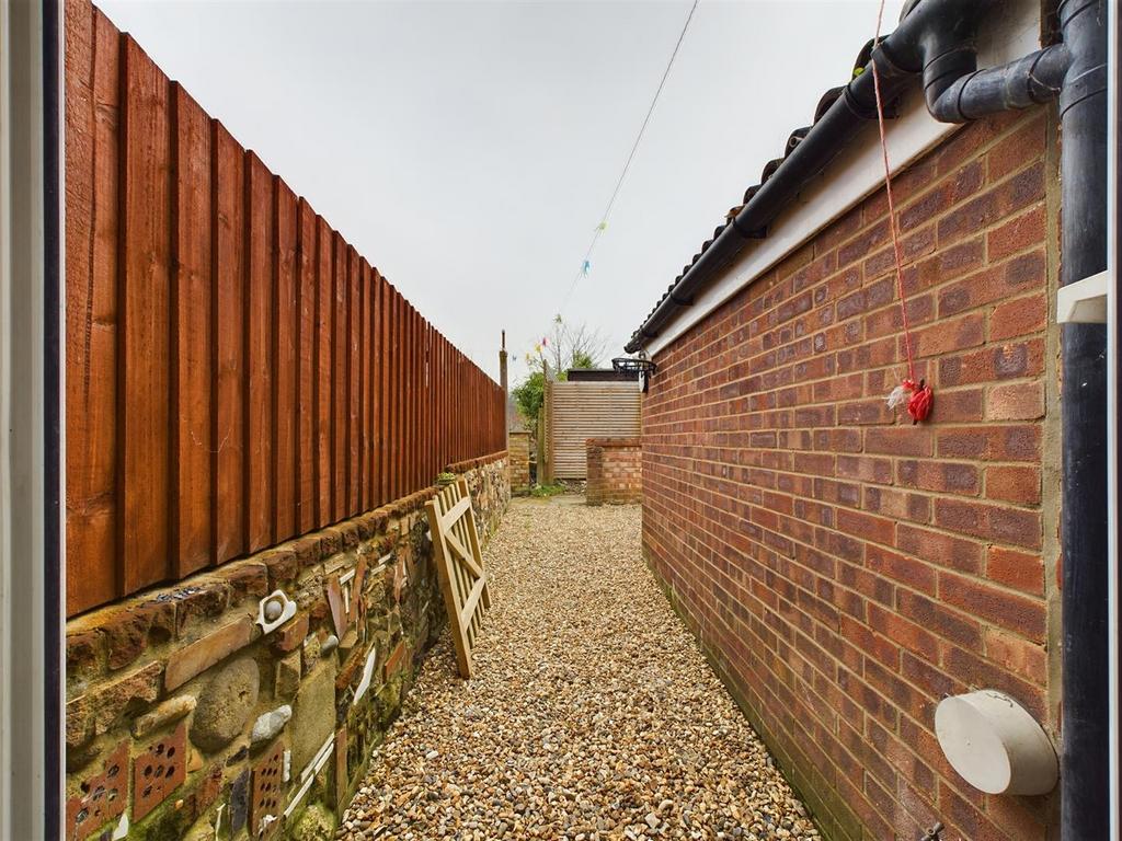 CAM02546 G0-PR0151-STILL009.jpg