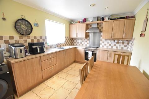 3 bedroom townhouse for sale, St Helen's Crescent, Brigsley DN37