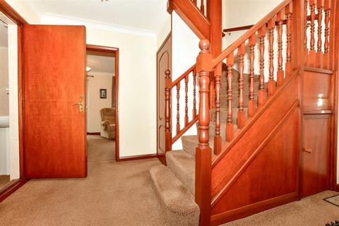 69 Lyndhurst Way, Istead Rise, Gravesend, DA13 9EN