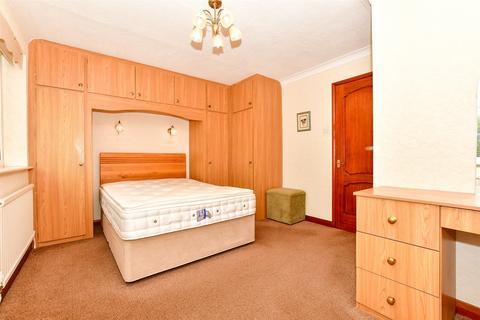 69 Lyndhurst Way, Istead Rise, Gravesend, DA13 9EN