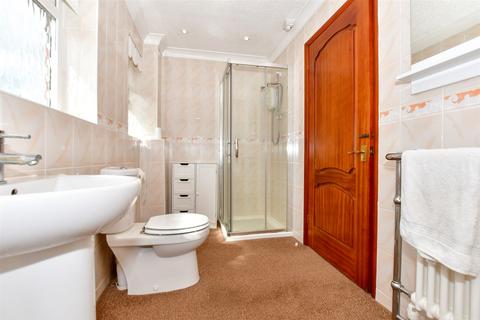 69 Lyndhurst Way, Istead Rise, Gravesend, DA13 9EN