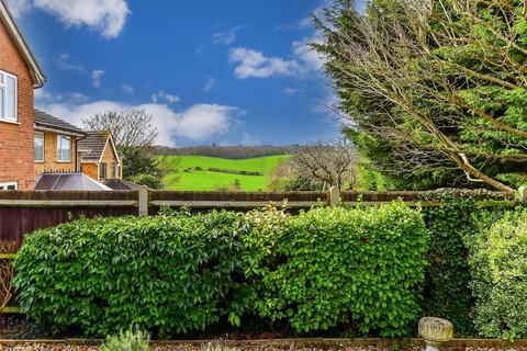69 Lyndhurst Way, Istead Rise, Gravesend, DA13 9EN