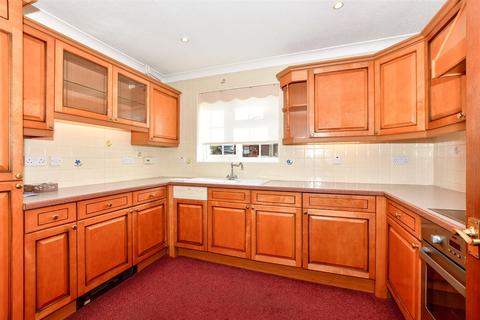 69 Lyndhurst Way, Istead Rise, Gravesend, DA13 9EN