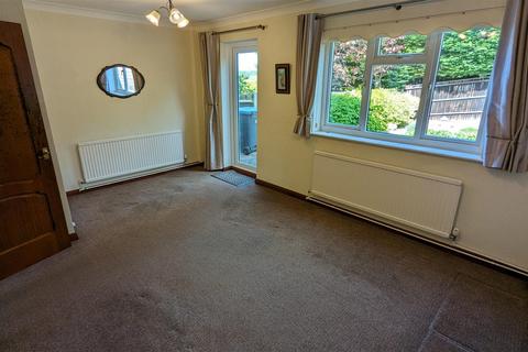 69 Lyndhurst Way, Istead Rise, Gravesend, DA13 9EN