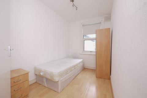 39 Exning Road, London, E16 4NB