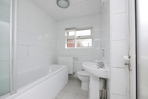 39 Exning Road, London, E16 4NB