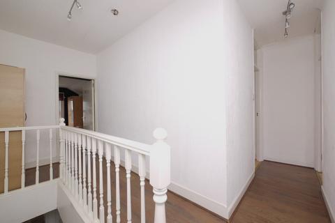 39 Exning Road, London, E16 4NB