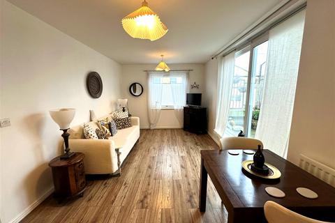 2 bedroom apartment for sale - Wooldridge Close, Bedfont