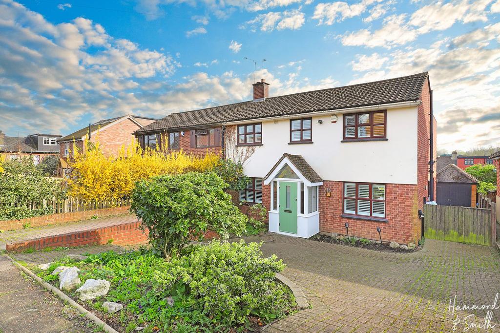 Allnutts Road, Epping CM16 3 bed semidetached house for sale £700,000