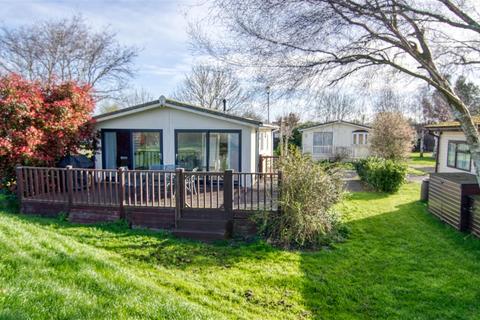 2 bedroom bungalow for sale, Promenade Way, Brightlingsea CO7