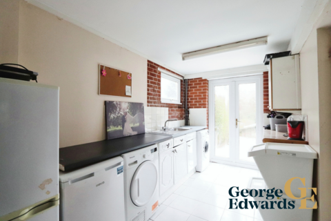 52 Ward Grove, Lanesfield, Wolverhampton, WV4 6PQ