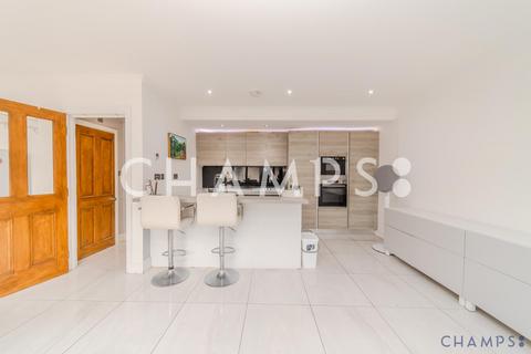4 bedroom end of terrace house to rent - Barnes Avenue, London, SW13