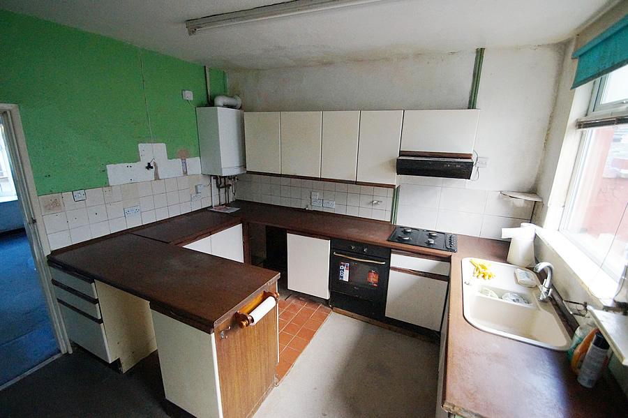 Claybank Terrace, Mossley OL5 2 bed end of terrace house for sale £