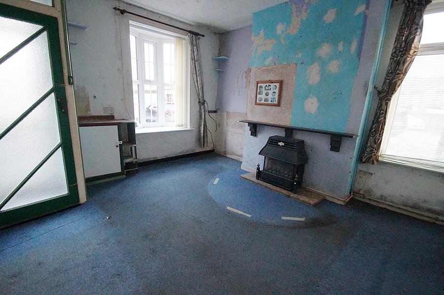 Claybank Terrace, Mossley OL5 2 bed end of terrace house for sale £