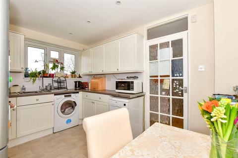 3 bedroom flat for sale, Churchfields, South Woodford