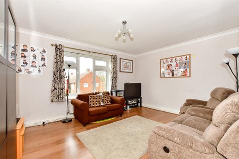 3 bedroom flat for sale, Churchfields, South Woodford