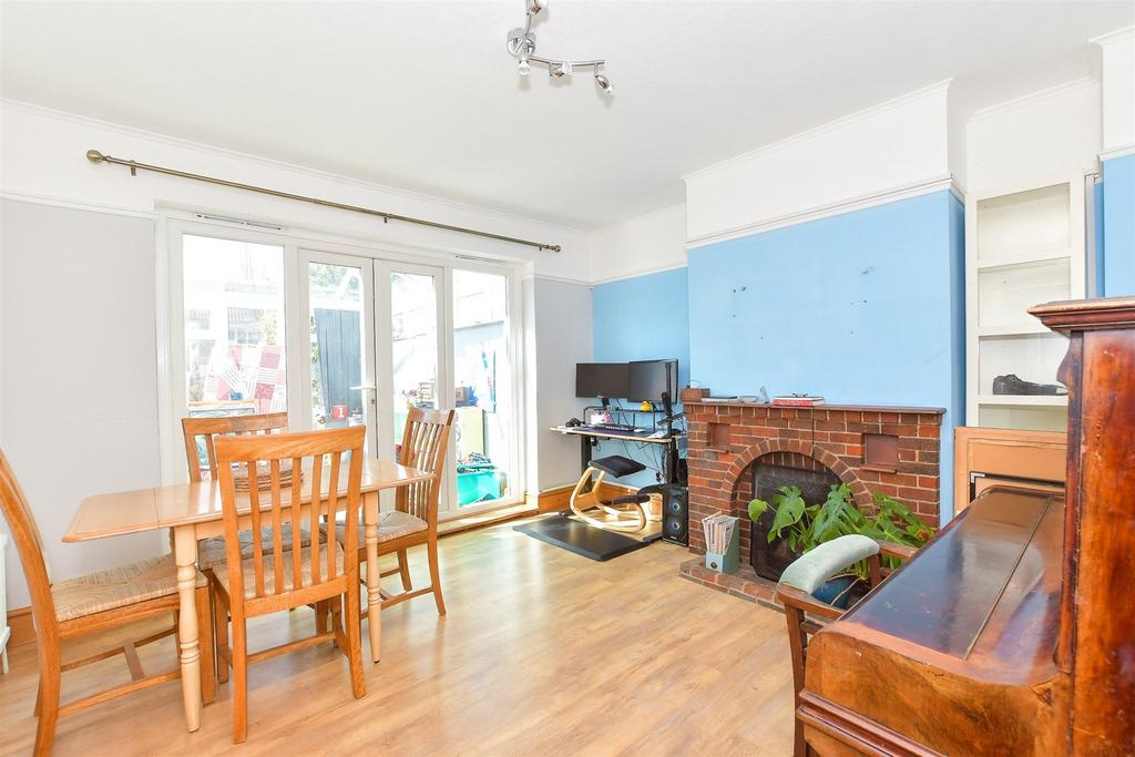 Chichester Road, Bognor Regis, West... 3 bed semidetached house for