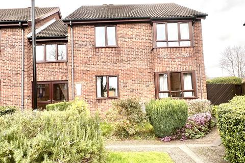 2 bedroom ground floor flat for sale, St Pauls Close, Oadby, LE2