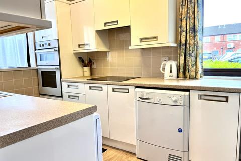 2 bedroom flat for sale - St Pauls Close, Oadby, LE2
