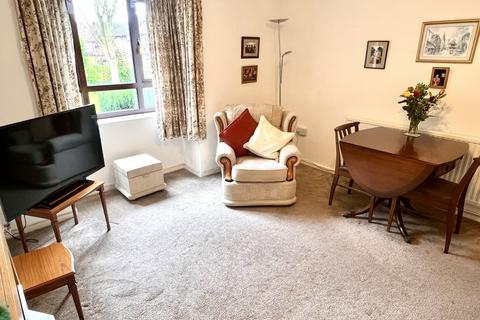 2 bedroom ground floor flat for sale, St Pauls Close, Oadby, LE2