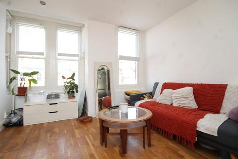 2 bedroom flat to rent, Beresford Road, Wood Green, N8