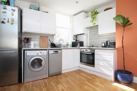 2 bedroom flat to rent, Beresford Road, Wood Green, N8
