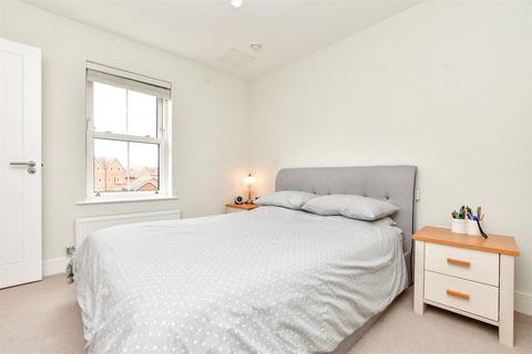 3 bedroom flat for sale, Webber Street, Horley, Surrey