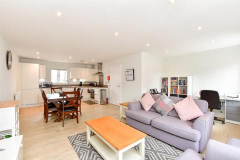 3 bedroom flat for sale - Webber Street, Horley, Surrey