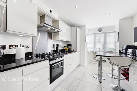 5 Ridings Close, Ascot, SL5 7SQ