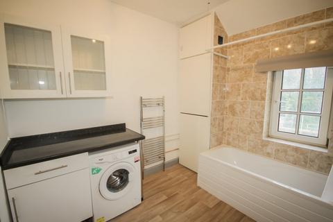 1 bedroom in a house share to rent, Church Street,