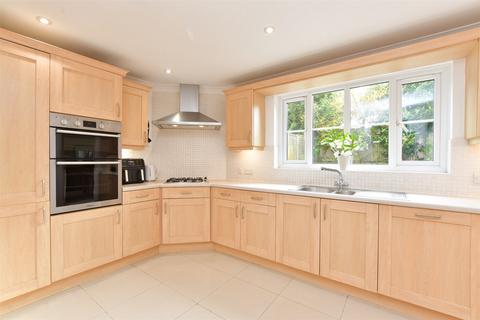 4 bedroom detached house for sale, Shaw Close, Maidstone, Kent