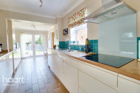 62 Holcombe Crescent, Ipswich, IP2 9PW