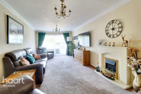 62 Holcombe Crescent, Ipswich, IP2 9PW
