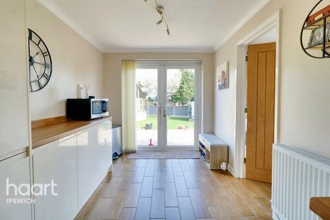 62 Holcombe Crescent, Ipswich, IP2 9PW