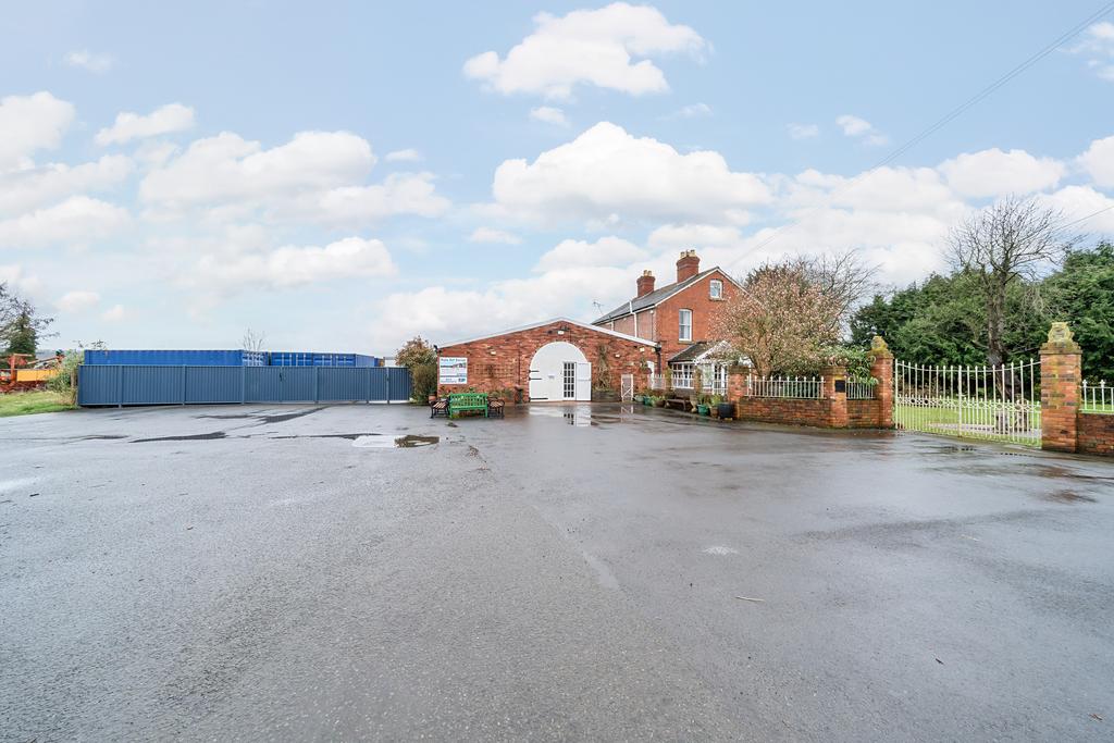 PARKING & WAREHOUSE