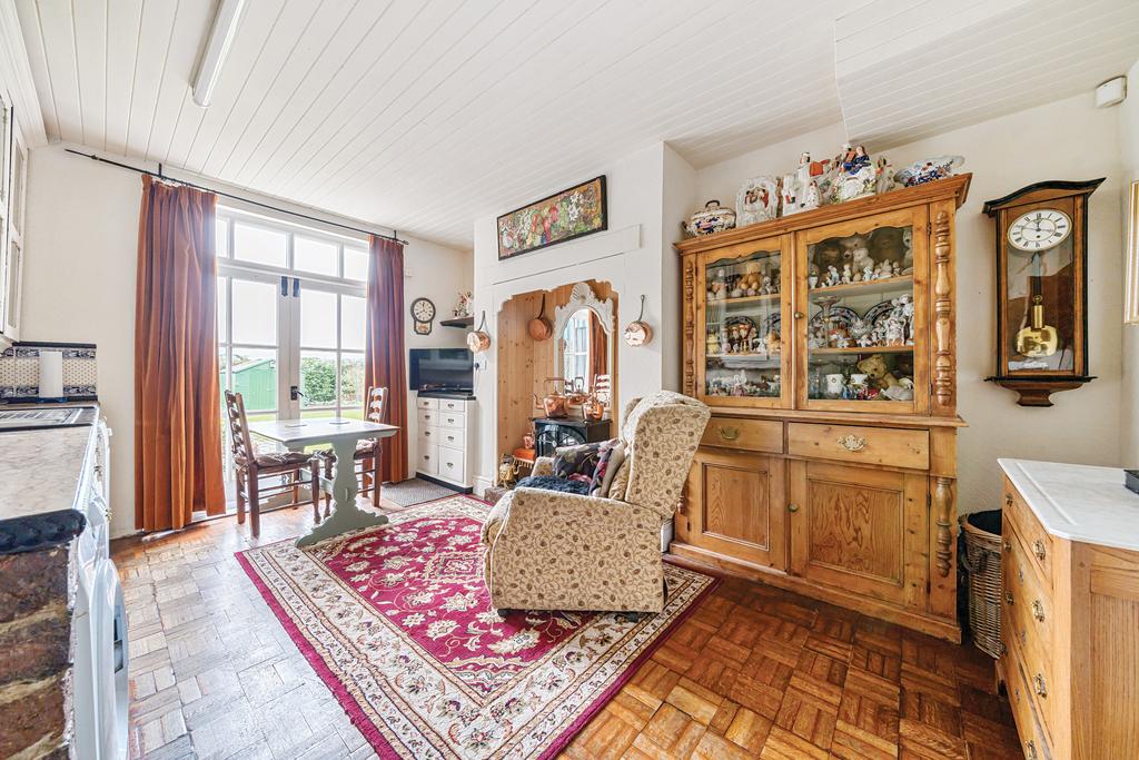 Kitchen breakfast area
