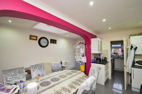 4 bedroom terraced house for sale, Harcourt Avenue, London, Greater London. E12