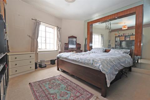 1 bedroom apartment for sale, Kingsdown Court, South Croydon