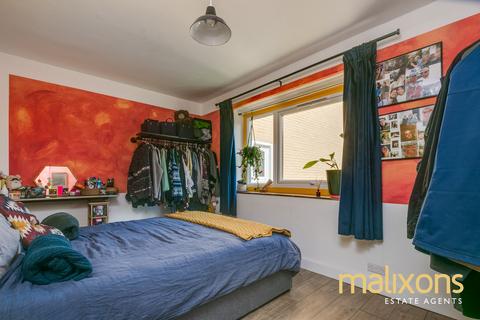 3 bedroom flat for sale - London SW2