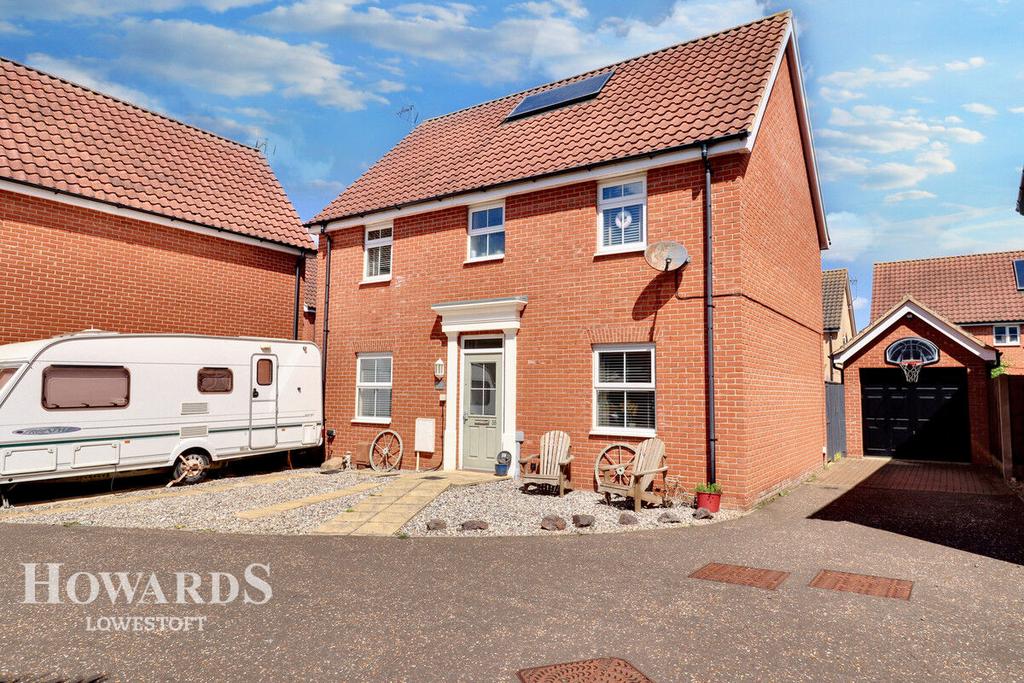 Buttermere Way, Carlton Colville 4 bed detached house for sale £300,000