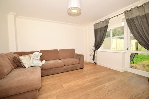 2 bedroom end of terrace house to rent, Caspian Close Fishbourne PO18