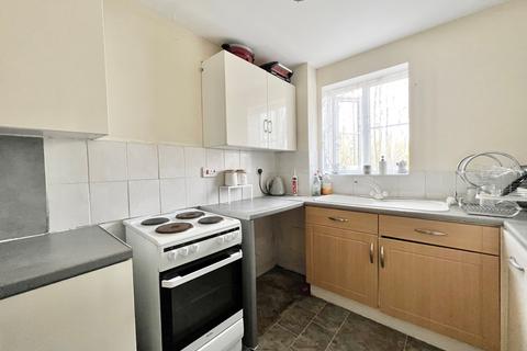2 bedroom flat for sale - Treeby Court, George Lovell Drive, Enfield, Greater London, EN3