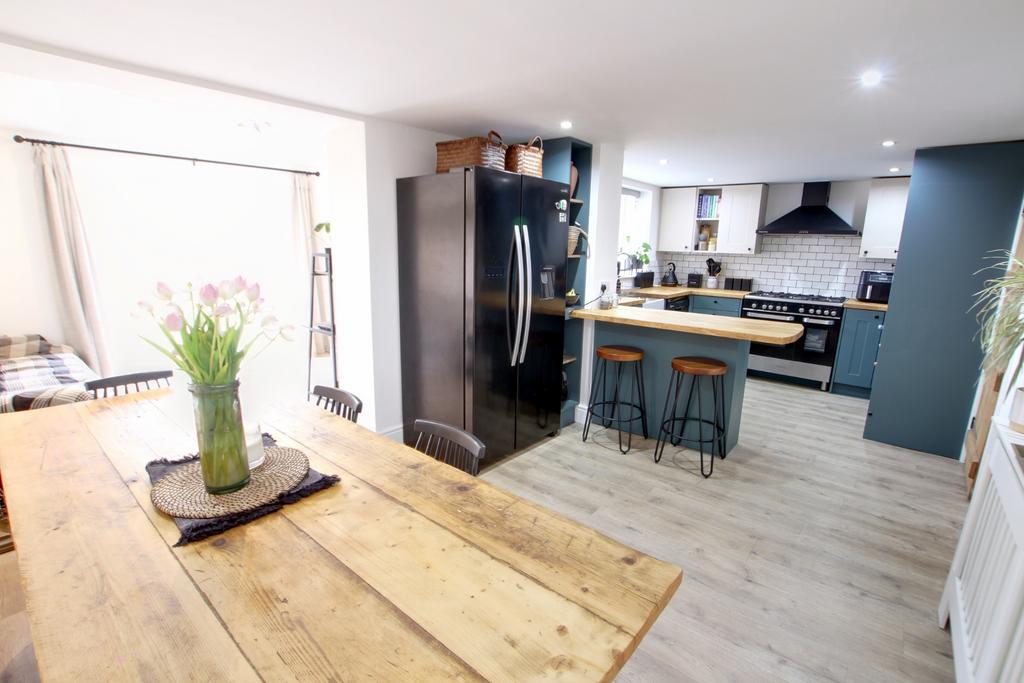 Kitchen dining