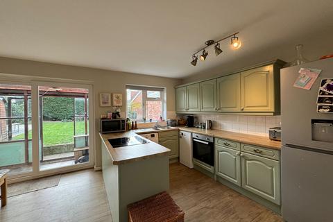 3 bedroom semi-detached house for sale, Watkins Close, Staplehurst, TN12 0PT