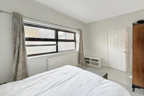 1 bedroom ground floor flat to rent - Carswell Road, London, SE6 2JQ