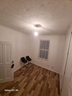 3 bedroom flat to rent, Elgin Road, Ilford IG3