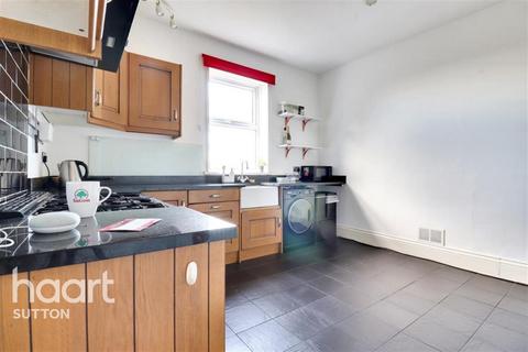 2 bedroom flat to rent, Carshalton Road, SM1