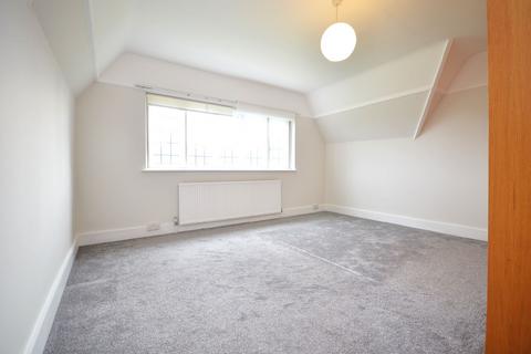 2 bedroom flat to rent, Thanet Court, Queens Drive, London W3 0HW