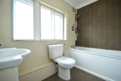 2 bedroom flat to rent - Thanet Court, Queens Drive, London W3 0HW