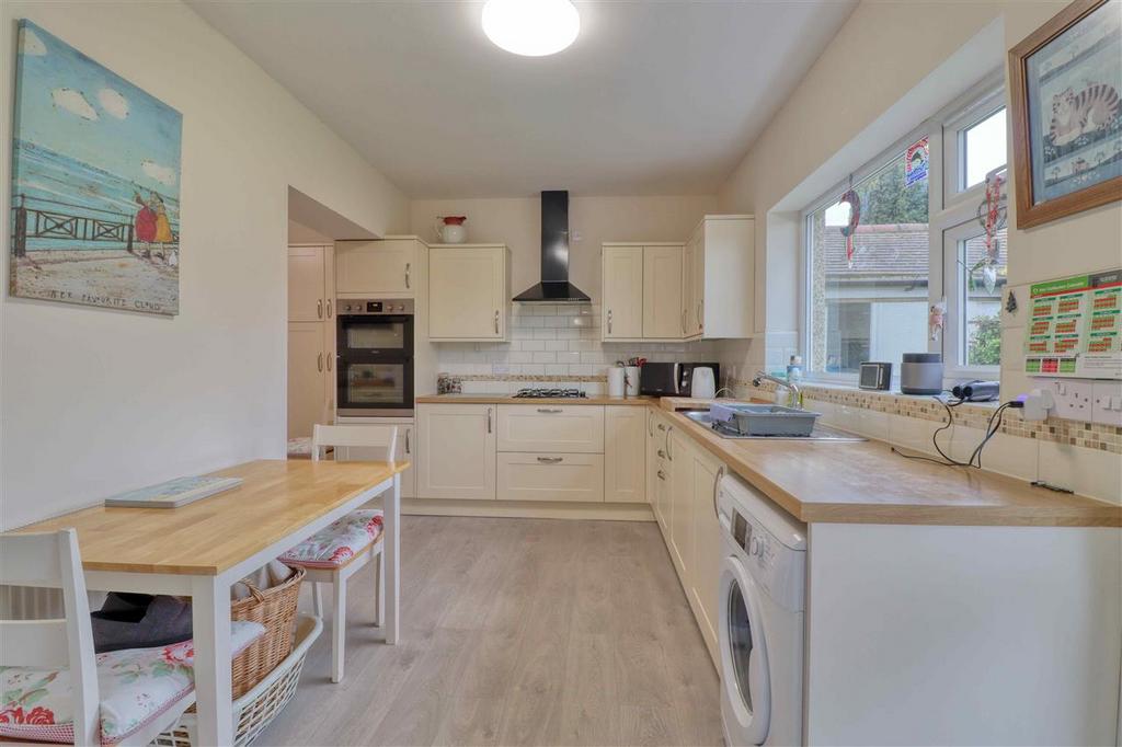 Holland on Sea CO15 3 bed detached house for sale £425,000
